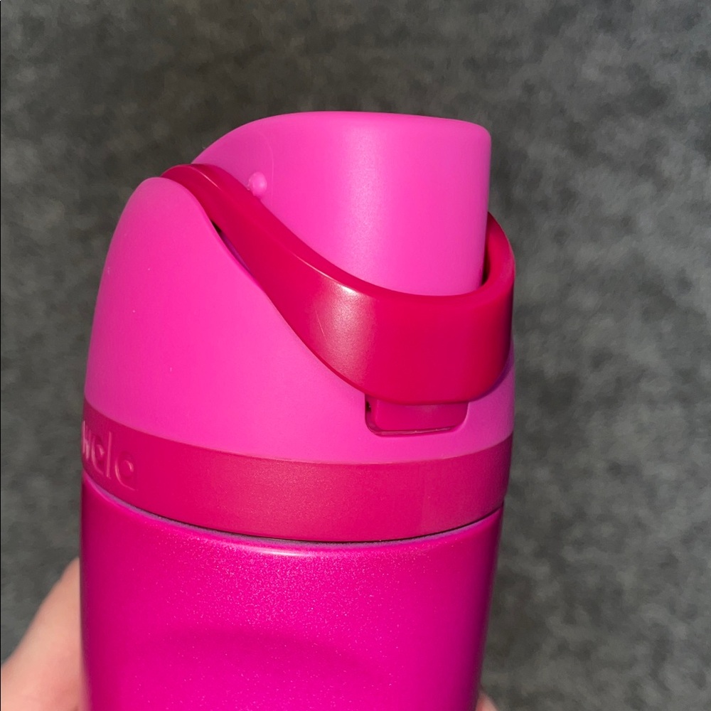24oz FreeSip Owala Viral Pink ‘Read My Lips’ - Picture 3 of 5